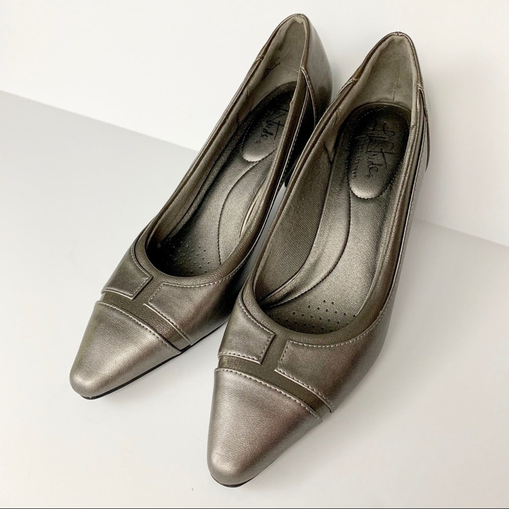 Life Stride Pointy Pewter Pumps